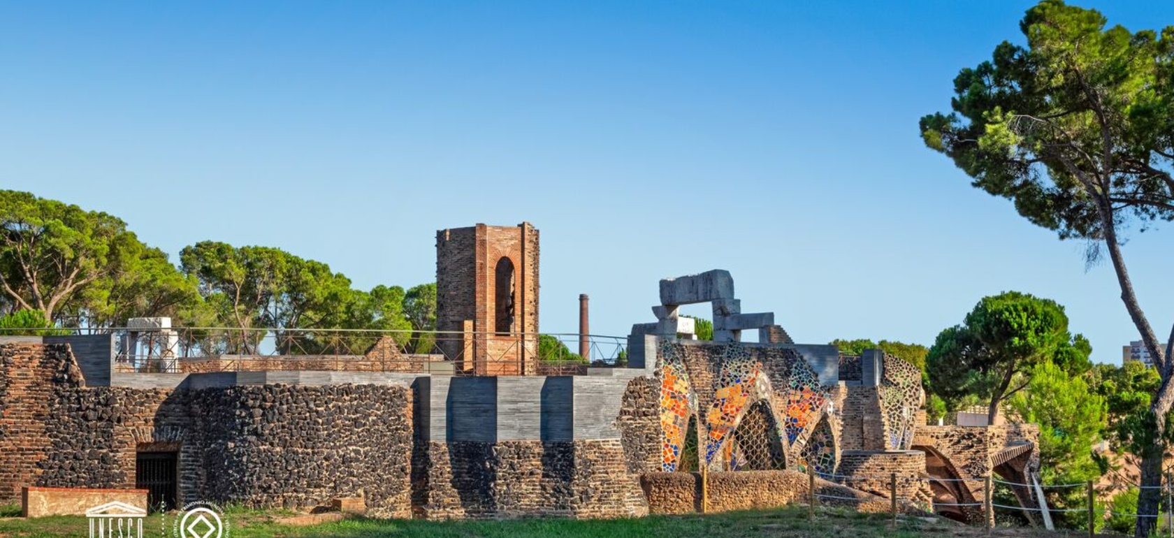 /barcelona/classificaties/attractions/gaudis-crypt-in-colonia-guell/Colonia Guel HEADER-1547215821.jpg Gaudi’s Crypt in Colonia Güell: visit+audioguide
